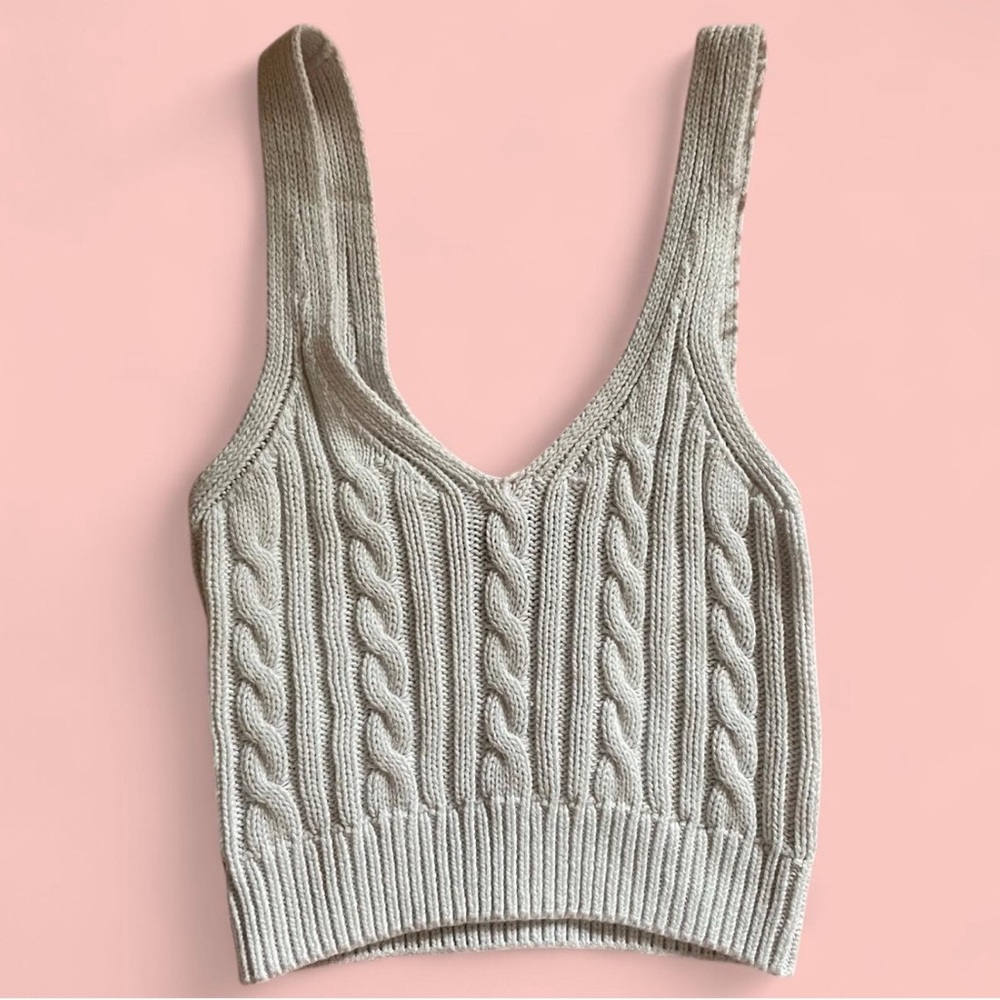 WHITE CROCHETED CROPTOP